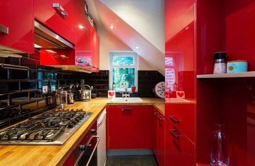 St. Helen's Apartment | Chic Ladbroke Grove Flat with Garden Retreat