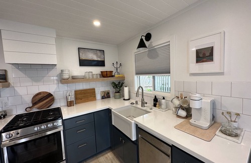 Laguna Niguel Cottage | Chic Laguna retreat! Steps to beach, designer-furnished, with ocean-view yard.