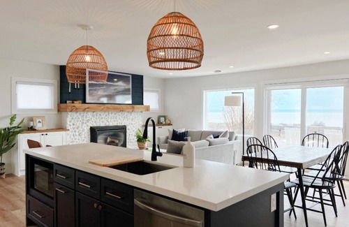 Turkey Point Cottage | Chic Lake Front Cottage on Cedar