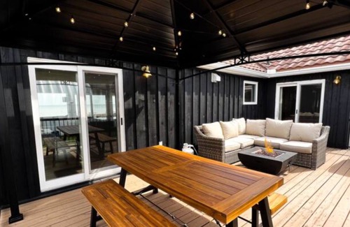 Turkey Point Cottage | Chic Lake Front Cottage on Cedar