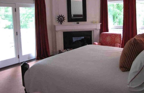 Stanfordville House | Chic Lake House In Woods - Rhinebeck, Millbrook, Omega - ideal for families