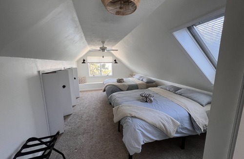Hamburg Township Cottage | Chic Lakefront Cottage near Ann Arbor