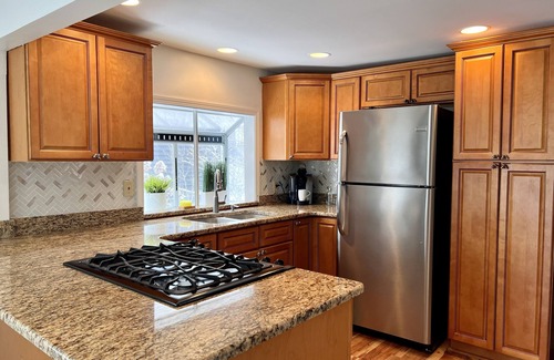 Hamburg Township Cottage | Chic Lakefront Cottage near Ann Arbor