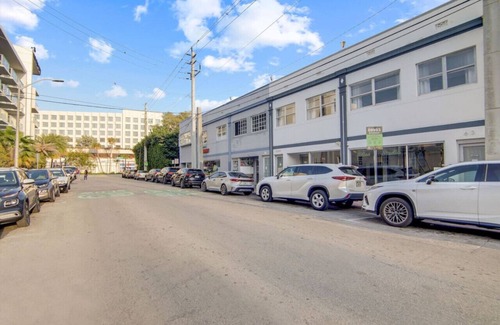 South of Fifth Condo | Chic Large Studio Apt Near Ocean Drive South Beach