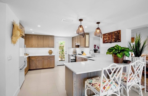 Longbeach Village House | Chic Longboat Key Retreat, Close to Beach and Dining!
