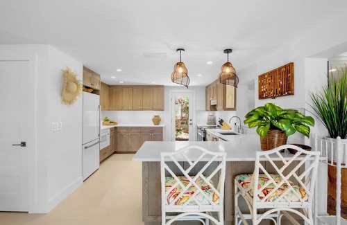 Longbeach Village House | Chic Longboat Key Retreat, Close to Beach and Dining!