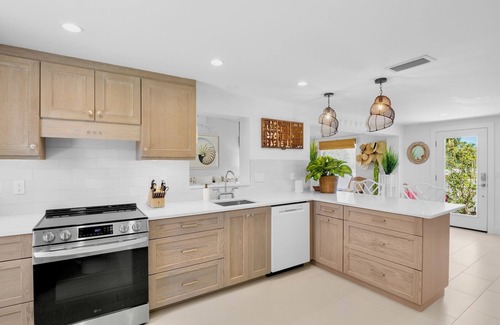 Longbeach Village House | Chic Longboat Key Retreat, Close to Beach and Dining!