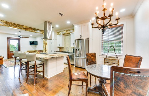 New Roads Apartment | Chic Louisiana Retreat - Balcony & River Views!