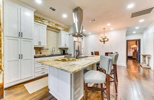 New Roads Apartment | Chic Louisiana Retreat - Balcony & River Views!