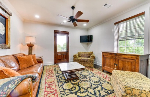 New Roads Apartment | Chic Louisiana Retreat - Balcony and River Views!