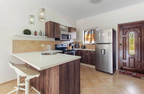 Gold Coast Apartment | Chic Lux Resort 2BR Condo - Casita Suerte by Bocobay