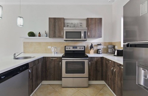 Gold Coast Apartment | Chic Lux Resort 2BR Condo - Casita Suerte by Bocobay