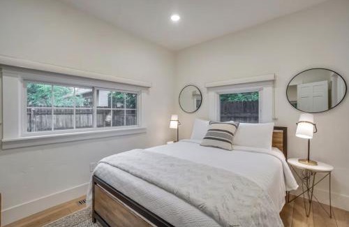 Martinez Park House | Chic Luxury Retreat in Old Town, Walk Everywhere!