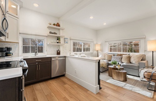 Martinez Park Apartment | Chic Luxury Retreat in Old Town Walk Everywhere!