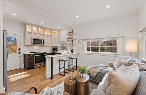 Martinez Park Apartment | Chic Luxury Retreat in Old Town Walk Everywhere!
