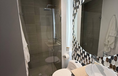 La Gran Via Apartment | Chic Luxury Stay Near Parque 93