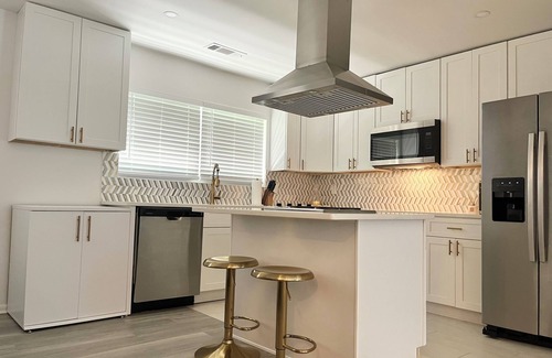 Atlanta Apartment | Chic Main Suite Private - EV Charging & Parking