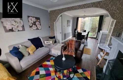 Droylsden House | Chic Manchester Home, Free Parking, Sleeps 6