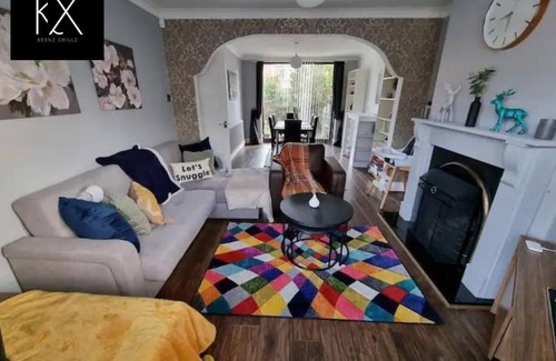 Droylsden House | Chic Manchester Home, Free Parking, Sleeps 6