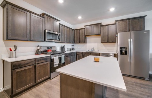 Mesquite House | Chic Mesquite Townhome about 11 Mi to Downtown Dallas!
