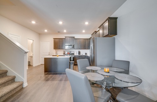 Mesquite House | Chic Mesquite Townhome ~ 11 Mi to Downtown Dallas!