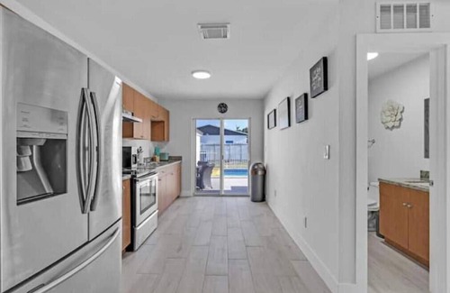 Palmetto Estates House | Chic Miami Private Pool Home