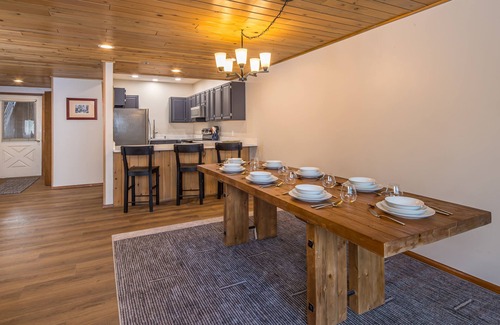 Big Sky Condo | Chic Mid-Century Condo! Amazing Views! 2 Min Drive to Resort!