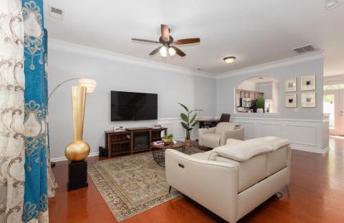 Charlotte Apartment | Chic Minimalist Townhouse