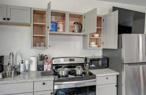 Lower East Side Apartment | Chic MKE Studio | Walk to Beach & Brady St Dining