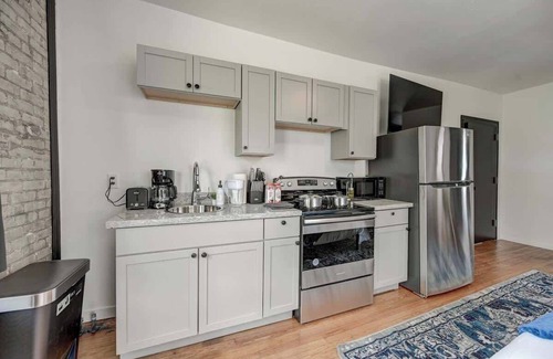 Lower East Side Apartment | Chic MKE Studio | Walk to Beach & Brady St Dining