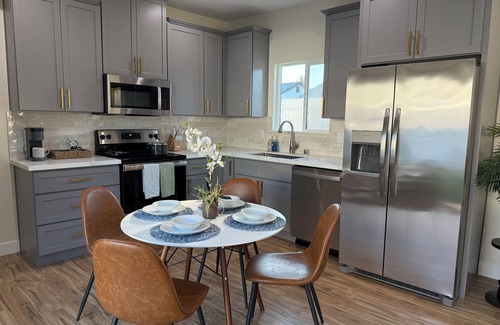 Mission Hills House | Chic & Modern 2 Bedroom 2 Bathroom Casita - Pet Welcome