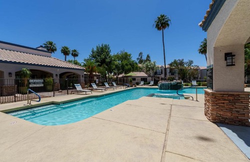 Greenbell Apartment | Chic Modern 2 Bedroom Apartment at Lookout Mountain by Stay Gia