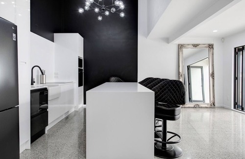 Manukau City Apartment | Chic Modern 2BR Heart of Manukau