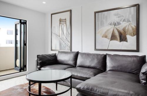 Manukau City Apartment | Chic Modern 2BR Heart of Manukau