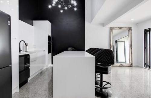Manukau City Apartment | Chic Modern 2BR Heart of Manukau