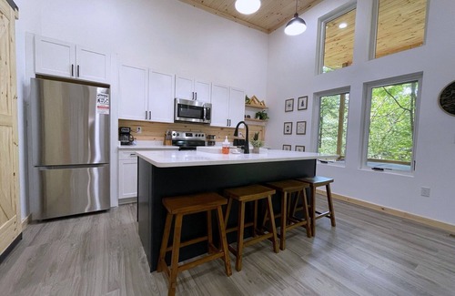 Campton Cabin | Chic modern cabin in a magical forest. Hot Tub, Swinging Bed, WiFi, & EV Charger