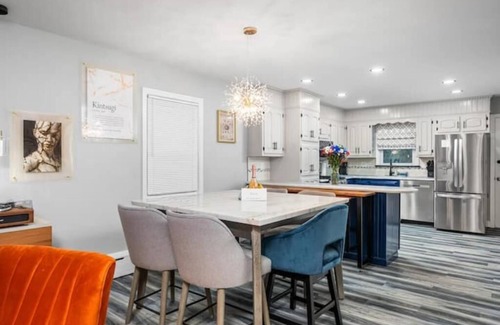 New Rochelle Apartment | Chic, Modern & Cozy~Walk to Train~Free Parking NYC