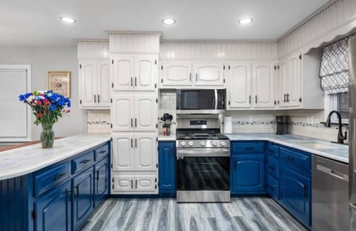 New Rochelle Apartment | Chic, Modern & Cozy~Walk to Train~Free Parking NYC