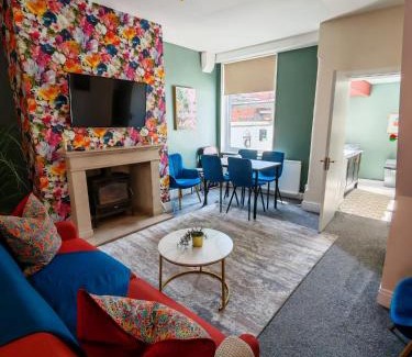 Salford House | Chic & Modern Escape