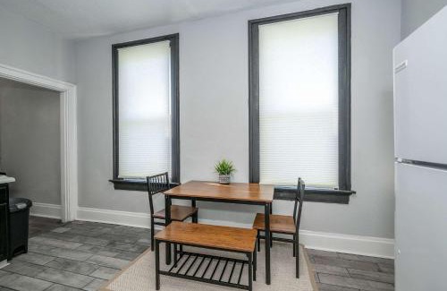 Walnut Hills Apartment | Chic Modern Gem with Style
