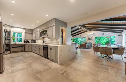 Rockford House | Chic Modern Glam - The Rock Royale