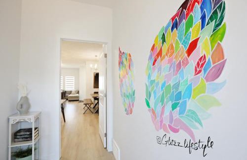 Southwest Edmonton House | Chic Modern Home,King Bed,Fireplace,Disney