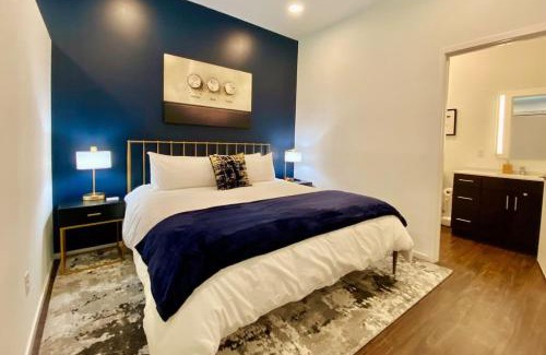 Edgehill House | CHIC Modern Nashville Condo POOL, PATIO, PARKING