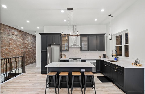 Tri-Taylor Condo | Chic Modern NEW Loft near United Center, UIC/IMD & Downtown W/Street Parking