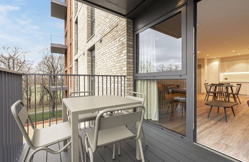 Tottenham Hale Apartment | Chic Modern North London Flat