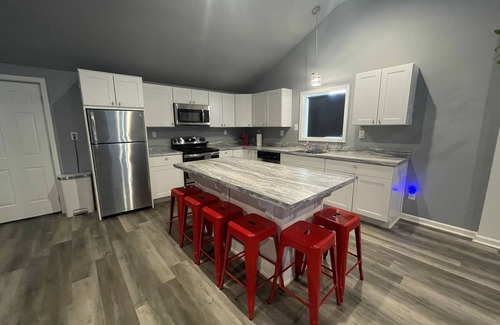 Schnitzelburg Apartment | Chic & Modern Stay walking distance to restaurants, bars and shops!