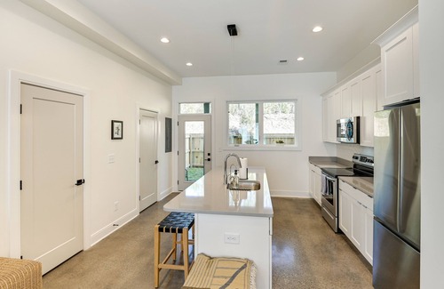 Dickerson Road House | Chic & Modern Townhome: 7 Mi to Downtown Nashville