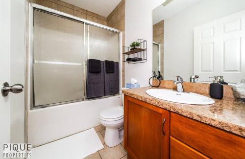 Jasper Place Apartment | Chic Modern Vibes - KING Bed - Fireplace - Sleeps 4 - Wifi