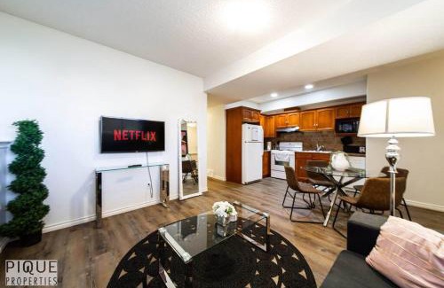 Jasper Place Apartment | Chic Modern Vibes - Sleeps 6 - Netfix - Wifi - Long Stays