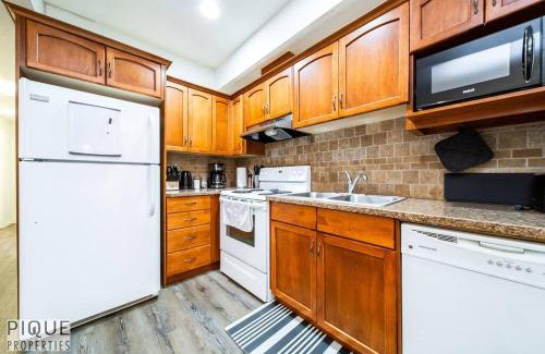 Jasper Place Apartment | Chic Modern Vibes - Sleeps 6 - Netfix - Wifi - Long Stays